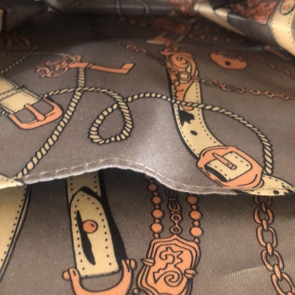 Pink!! Brand new Fabulous pink jeweled clasp crossbody bag. - Picture 4 of 5